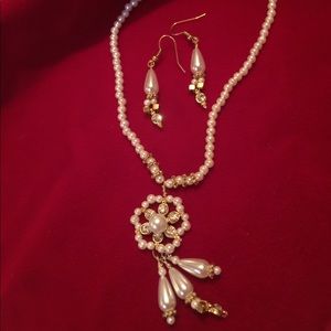 Necklace earring set